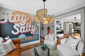 Salty Header Hideaway - Centrally Located - Image 2