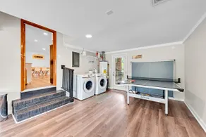 Spacious House, Sleeps 10, Fenced Yard - Image 4