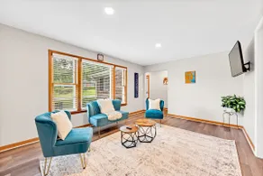 Spacious House, Sleeps 10, Fenced Yard - Image 3