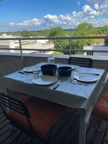 Apartment with Eiffel Tower view - Image 2
