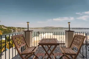 Apartment in a lakefront hotel - Image 5