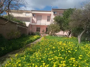 Entire vacation home with garden and parking - Image 5