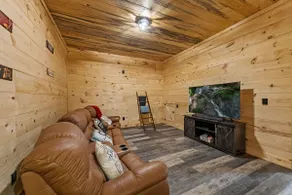 Whitetail Crick; Creekfront, hot tub, theatre room - Image 3