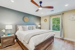 The Golden Standard, Stylish, Garage-King Bed - Image 5