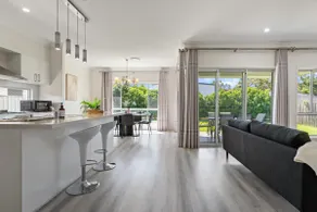 Relaxing Getaway Near the Bay Stylish n Spacious - Image 3