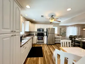 Lakefront Getaway in the Woods. - Image 3