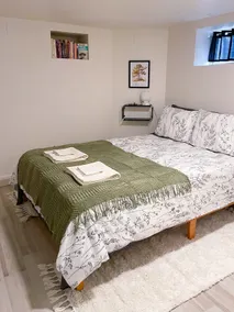 Bright, Cozy, Walkable Downtown Apartment - Image 4