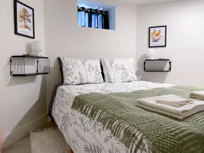 Bright, Cozy, Walkable Downtown Apartment - Image 5