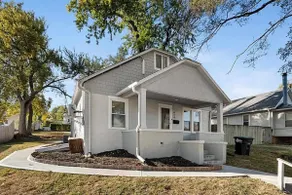 Dundee 3Br2Ba house sleeps 9 plus crib central Omaha - Image 2