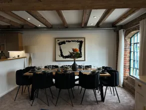 3BR Riverside Warehouse Loft - 1 min walk to ExCel - Image 2