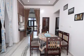 Meeraavi Home Stay - Image 2