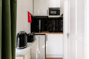 Studio-Private Bathroom-3 - Image 4