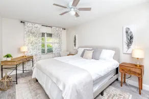 Walk to dwnt/7min to beach/king bed/free parking - Image 3