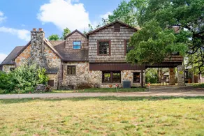 Cole Springs Historic Cottage - Image 3