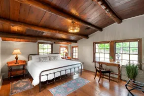 Cole Springs Historic Cottage - Image 2