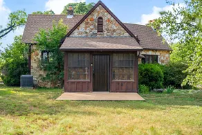 Cole Springs Historic Cottage - Image 4