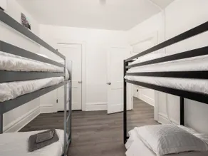 Trendy Condo near Downton Sleeps 8! - Image 4