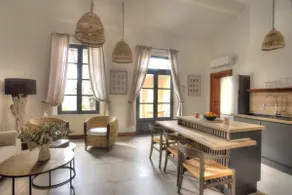 South side suite with terrace in the city center - Image 2