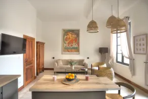 South side suite with terrace in the city center - Image 5
