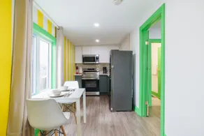 Retro-Chic Suite Kitchen Parking - Image 2