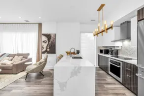 Condo-mansion with large terrace - Image 2