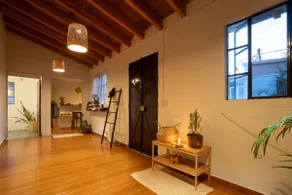 Little House with Parking - Image 5