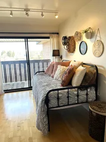 Charming and light-filled 1BR on the West Side - Image 4