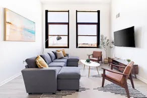 Large 4BR/Downtwn/Plyhse/Sleeps 18+1 Free Parking. - Image 4