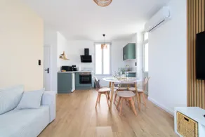 Charming air-conditioned house with courtyard - Image 2