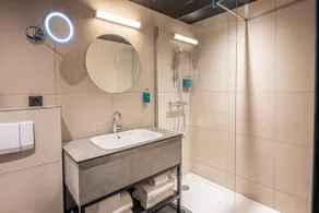Numa | Medium Room in Pentagon - Image 4
