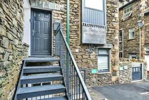 Courtyard Apartments - Image 5