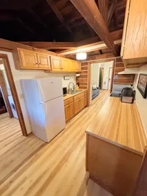 Dockside Cabin Retreat - Image 4