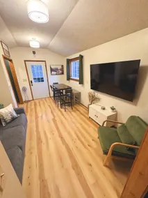 Dockside Cabin Retreat - Image 3