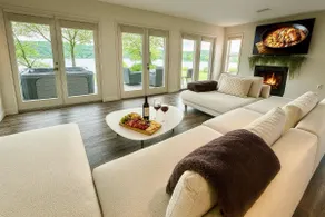 River Front Home Good for Family and Groups - Image 3