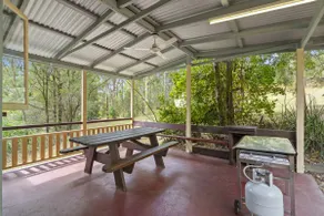 Henrys Hut - Image 3