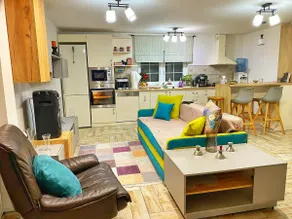 Newly furnished holiday home and generous garden - Image 3