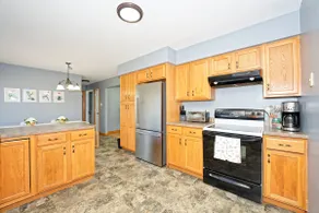 Five-bedroom home - Image 3