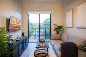 Tropical Retreat w/ Palm Views & Free Parking - Image 2
