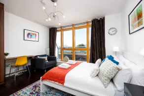 Contemporary Dublin Apt | Balcony & Stunning Views - Image 2