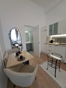 Cozy Central Apartment-for business travelers - Image 2