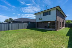 4BR Home | Near Hospital, Uni & Shops | Werrington - Image 2