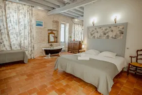 Blue Room – Charming studio in the heart of the city - Image 4