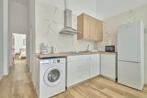 Up to 6 guests: Natural Light Equipped Kitchen - Image 3