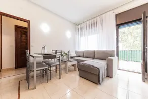 Luxury Coastal Apartment with Stunning Sea Views - Image 4
