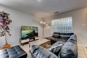 Modern Home Near Airport - Image 2