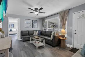 3BR, firepit, 5 min walk to lake / beach, sleeps 8 - Image 3