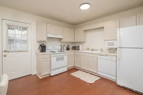 Townhome – 2BR/2.5BA Near MSU - Image 3