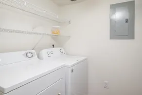 Townhome – 2BR/2.5BA Near MSU - Image 5