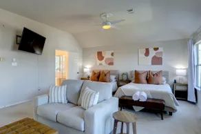 Spacious, Comfortable King Beds, Perfect Location - Image 4