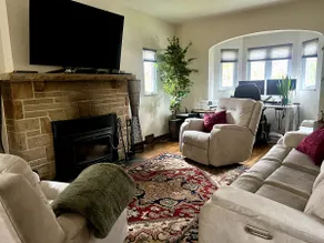 Charming Hillside Retreat - Image 2